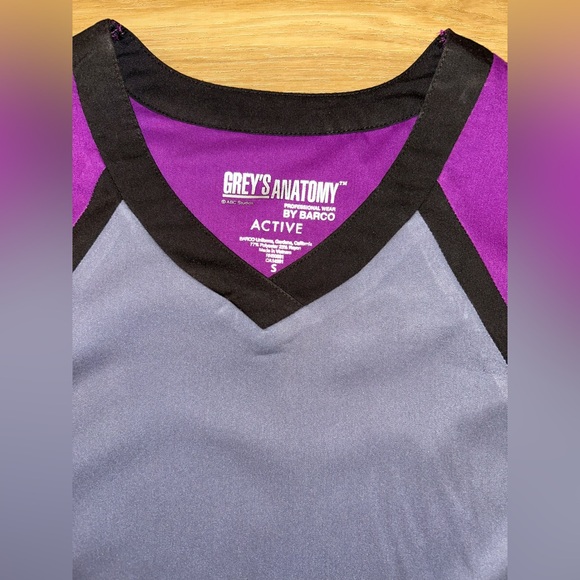 🩺 Grey's Anatomy by Barco ACTIVE Women's Purple/Black/Gray Scrub Top Sz SM - Picture 6 of 9